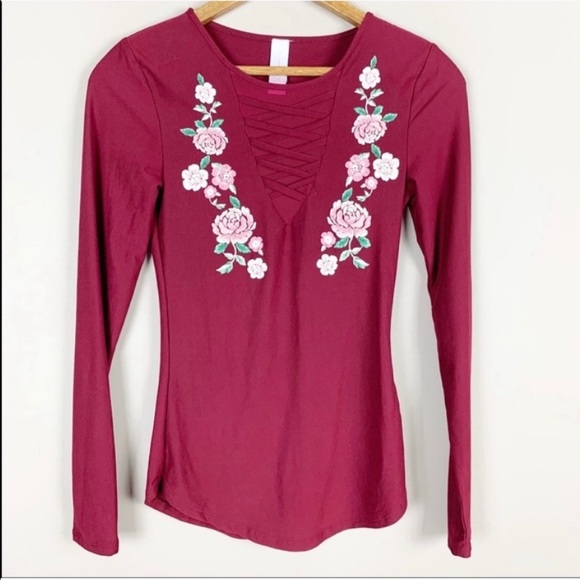 🌿No Boundaries Embroidered Floral Top - Picture 1 of 5